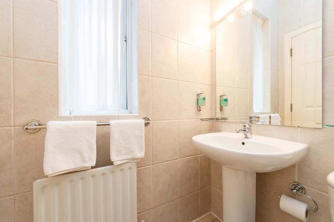 Отели типа «постель и завтрак» Lismar Guest House Дандолк