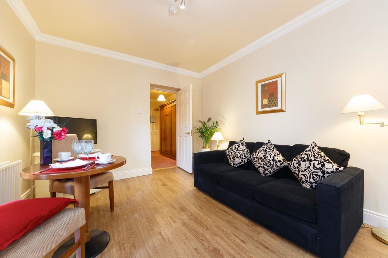 Отели типа «постель и завтрак» Lismar Guest House Дандолк-10
